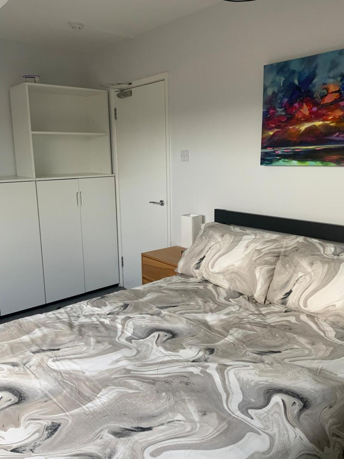 2br Retreat - Near Queens Apartment