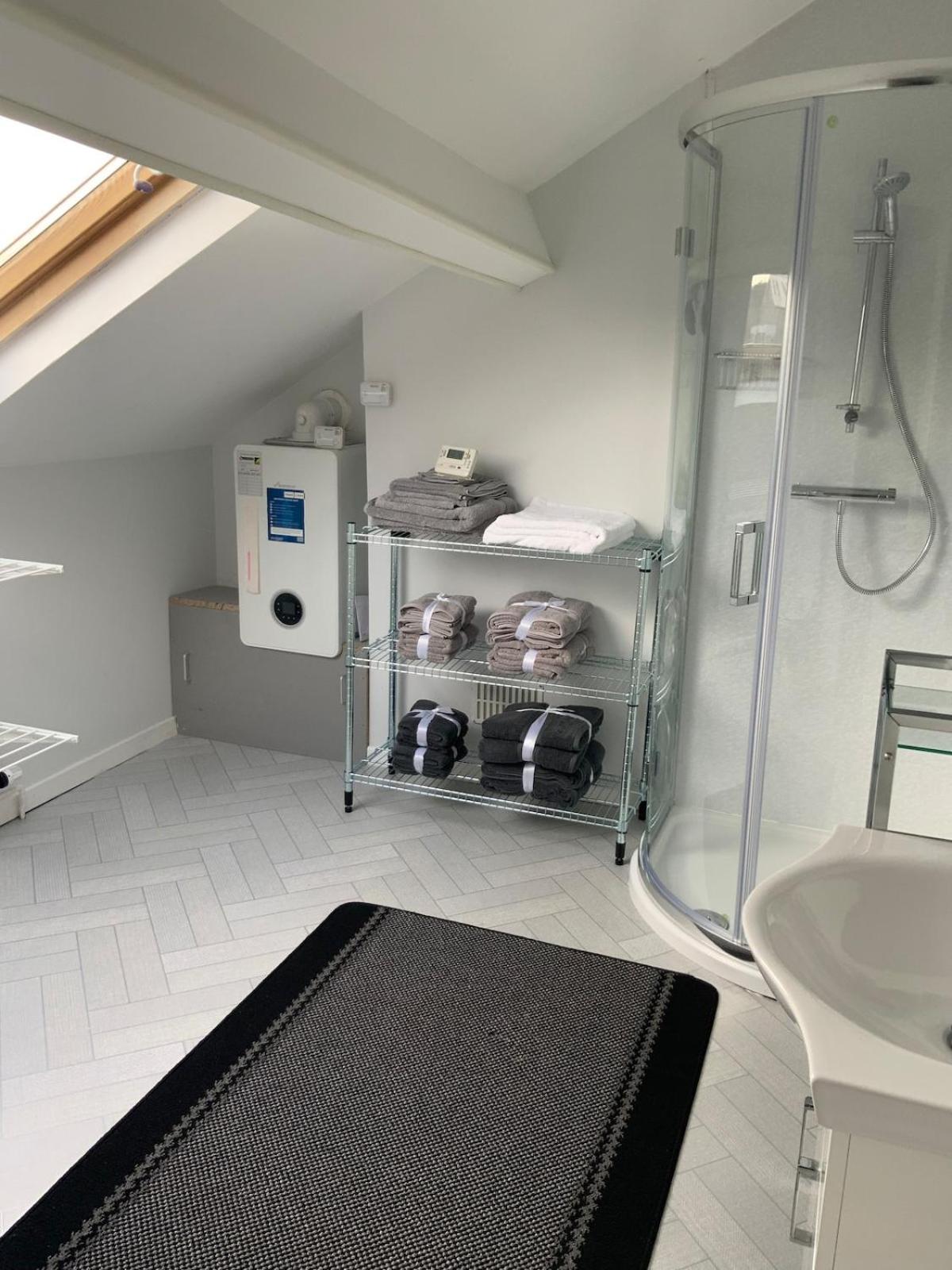 2br Retreat - Near Queens